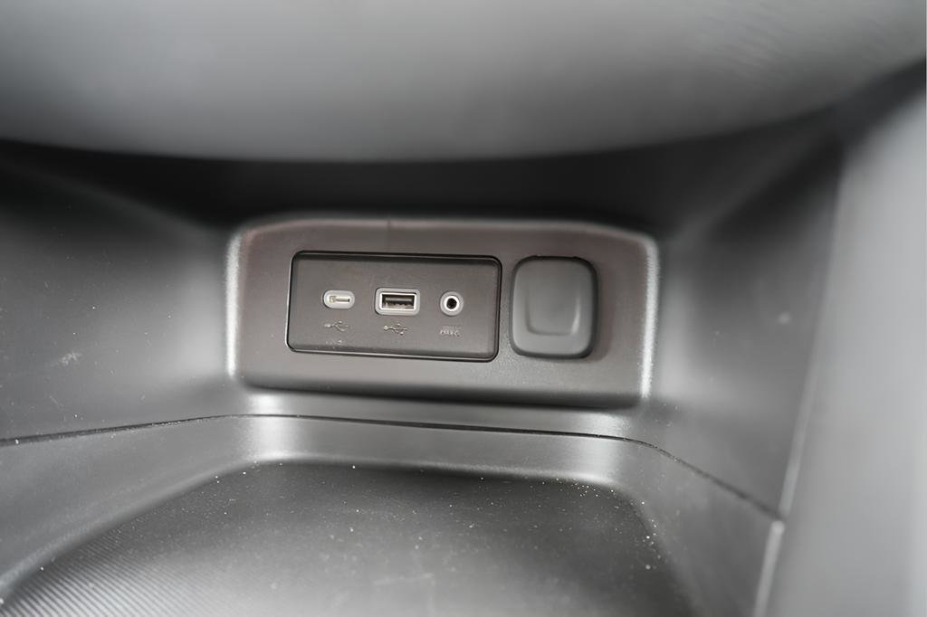 Used 2024 Chevrolet Equinox LT w/ LPO, Floor Liner Package AWD/4WD image 35