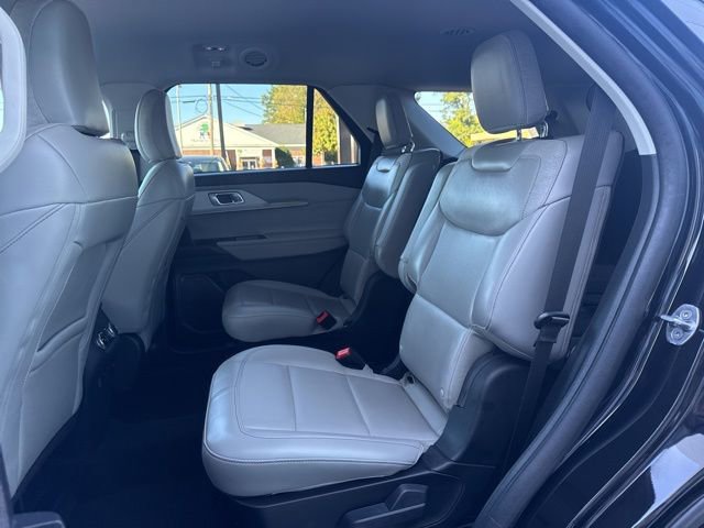 Used 2025 Ford Explorer Active w/ Active Comfort Package image 12