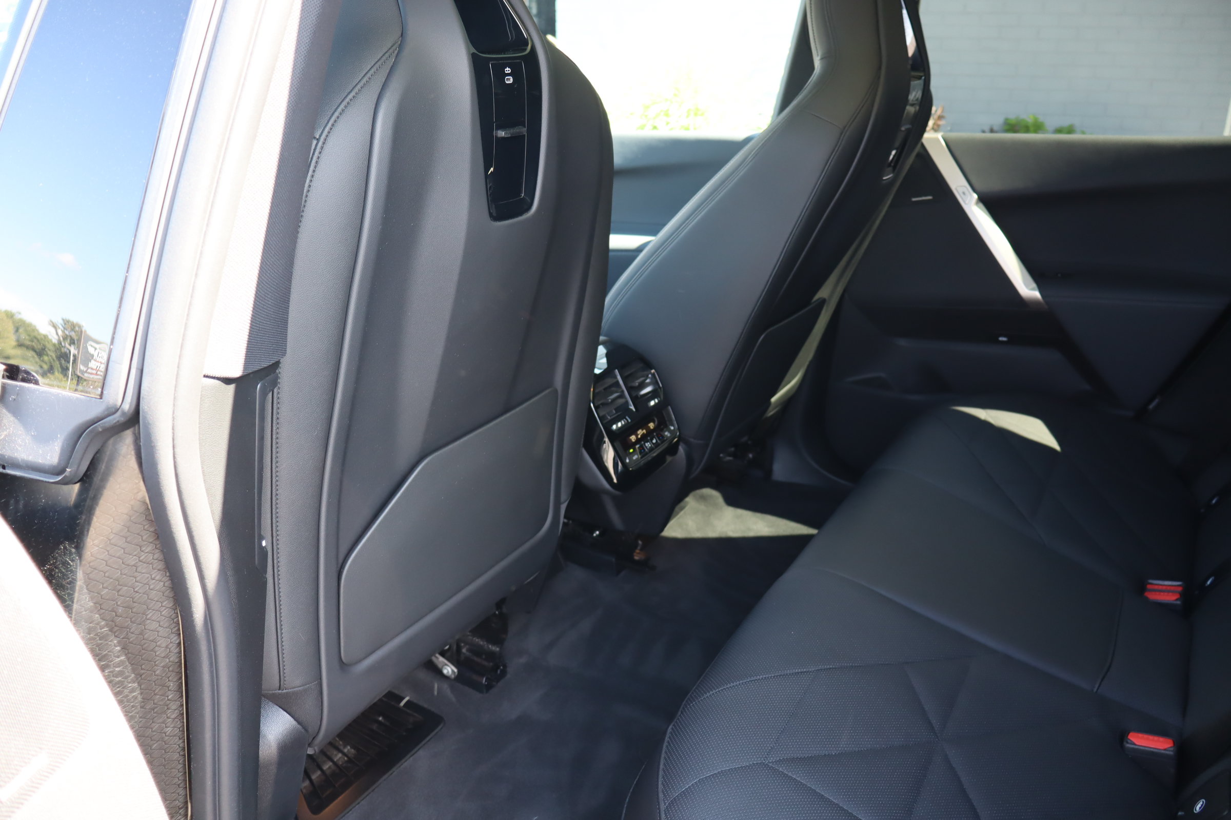 Used 2025 BMW iX xDrive50 w/ Convenience Package AWD/4WD image 19