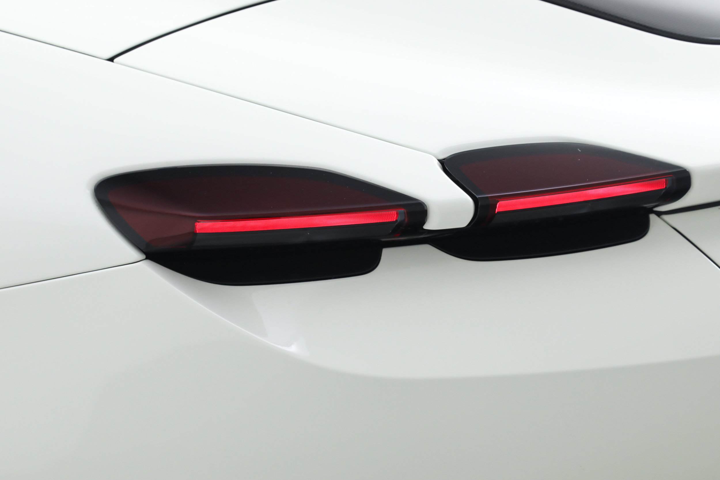 Certified 2024 Ferrari Roma Spider RWD image 18
