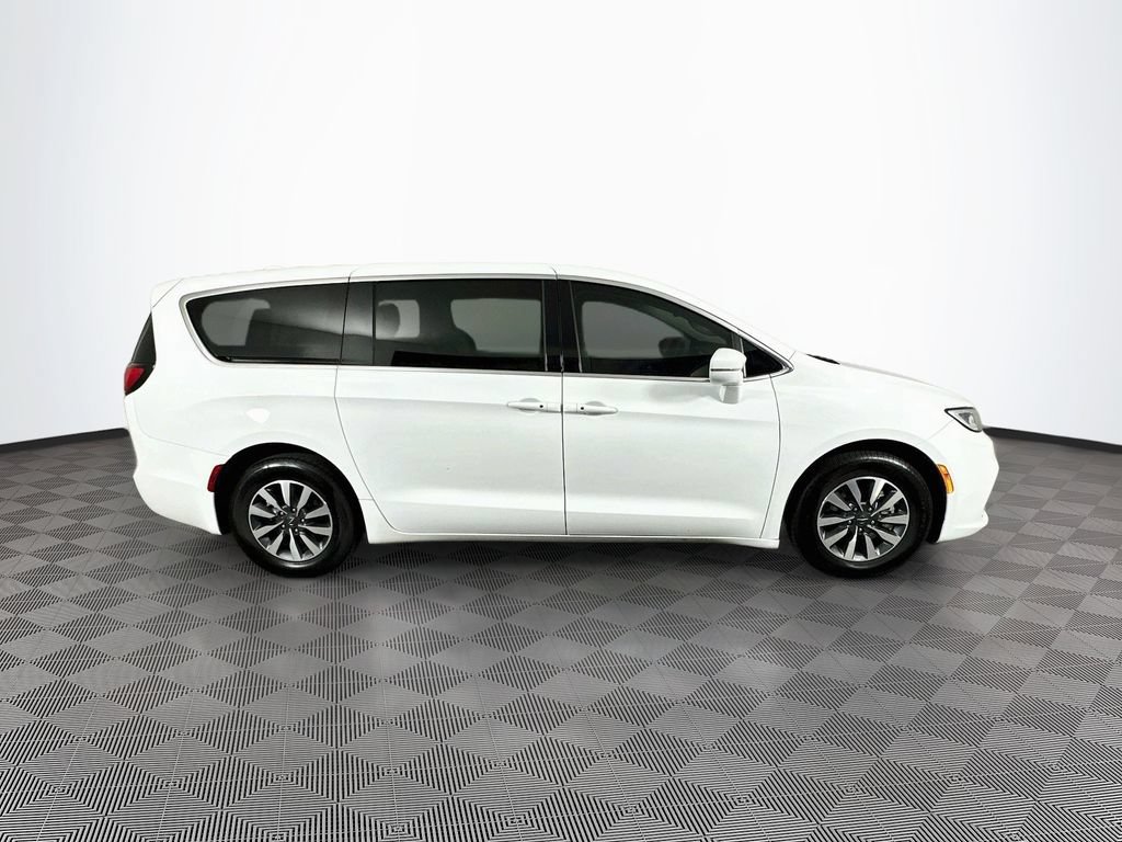 Certified 2022 Chrysler Pacifica Touring-L FWD image 11