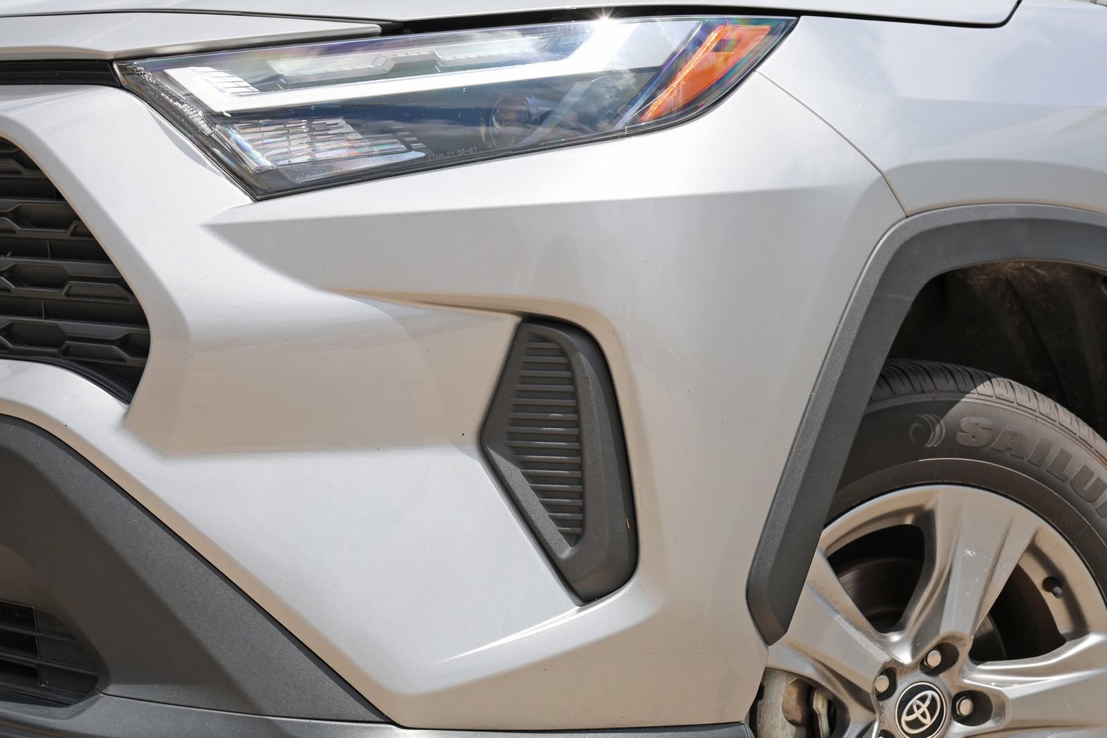 Used 2024 Toyota RAV4 XLE FWD image 11