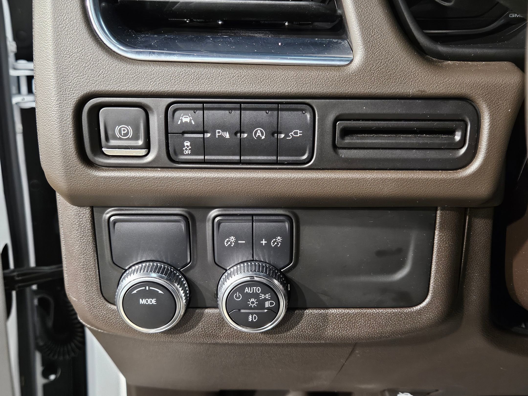 Used 2021 GMC Yukon SLT w/ SLT Luxury Package image 26