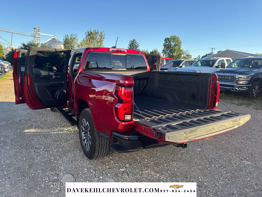 Used 2025 Chevrolet Colorado Z71 w/ Technology Package AWD/4WD image 30