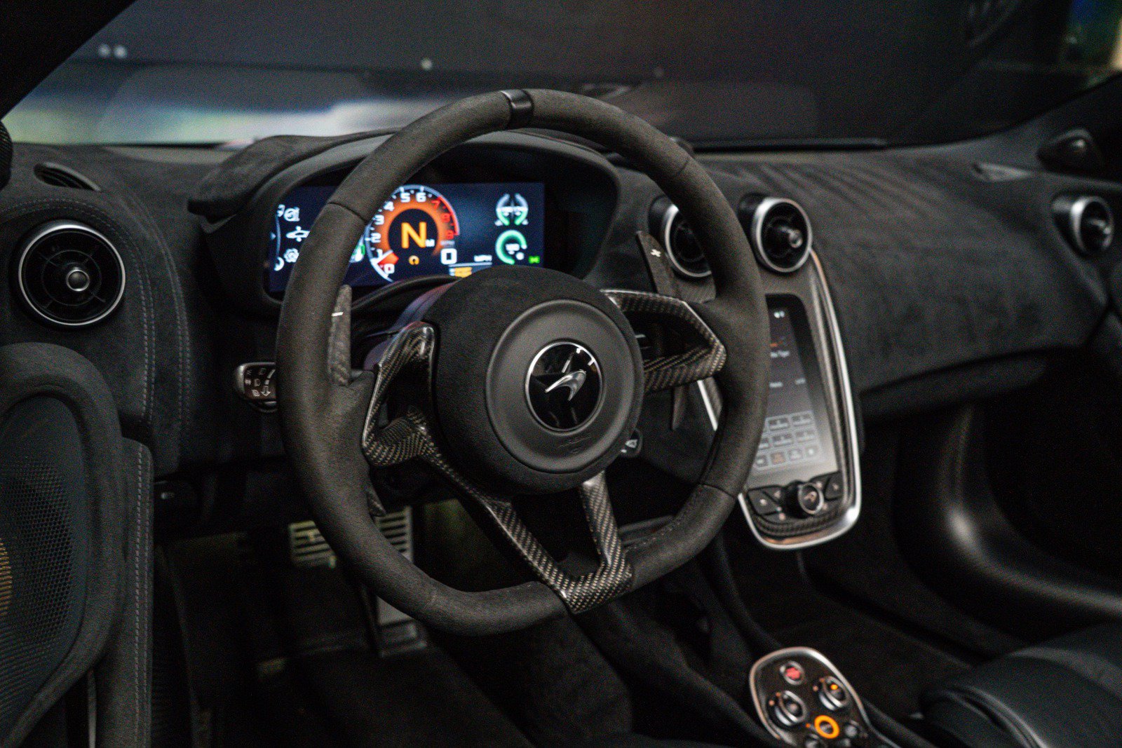 Used 2020 McLaren 600LT Spider RWD image 9