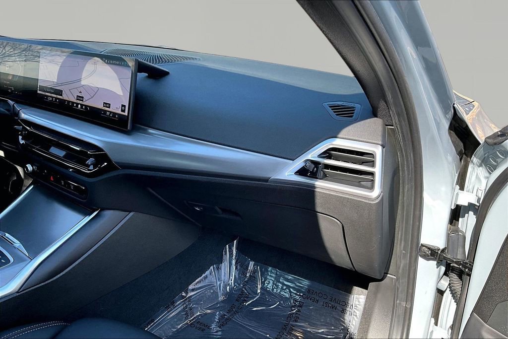 Used 2026 BMW 330i Sedan w/ M Sport Package image 18