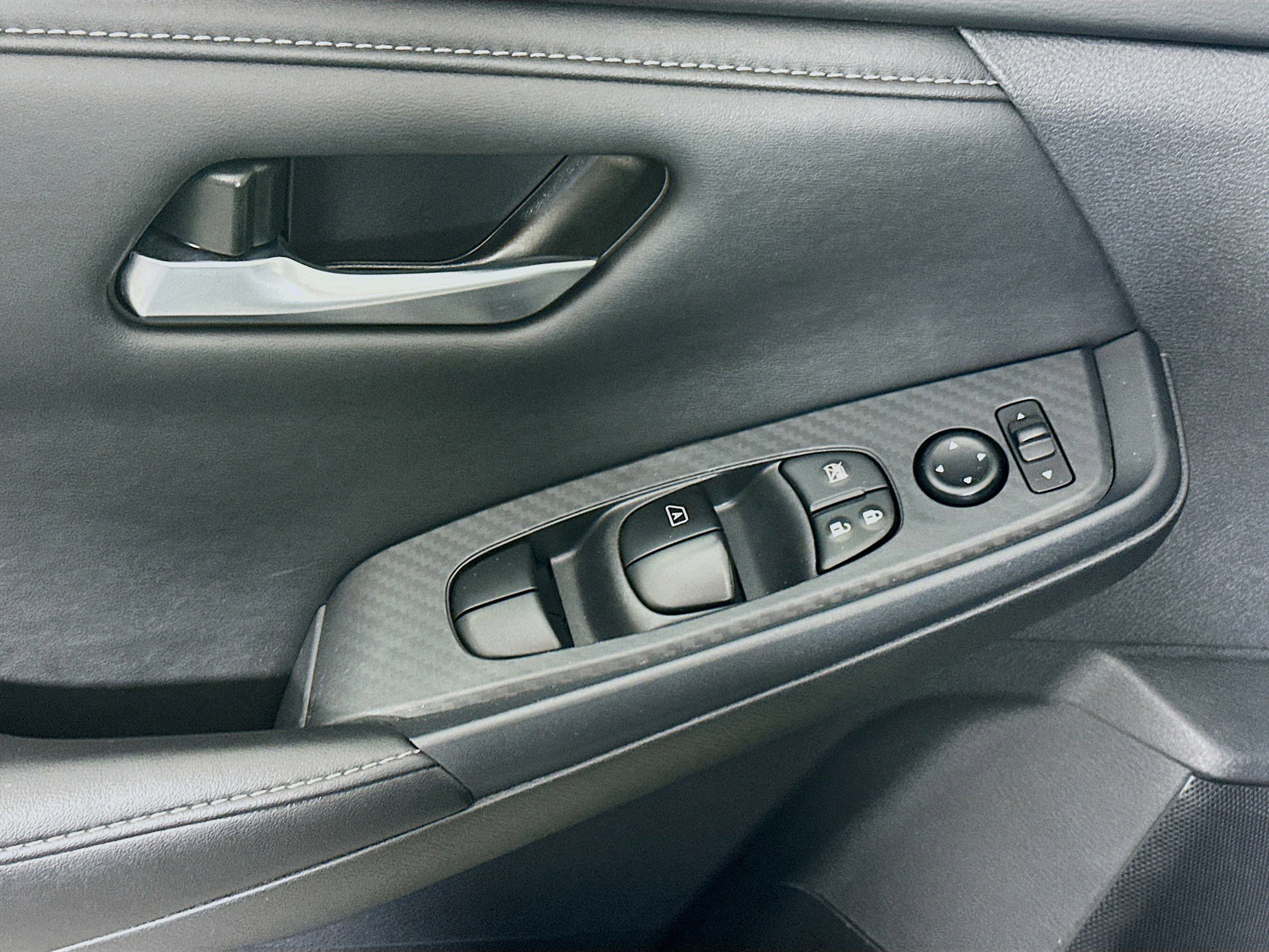 Used 2025 Nissan Sentra SV FWD image 15