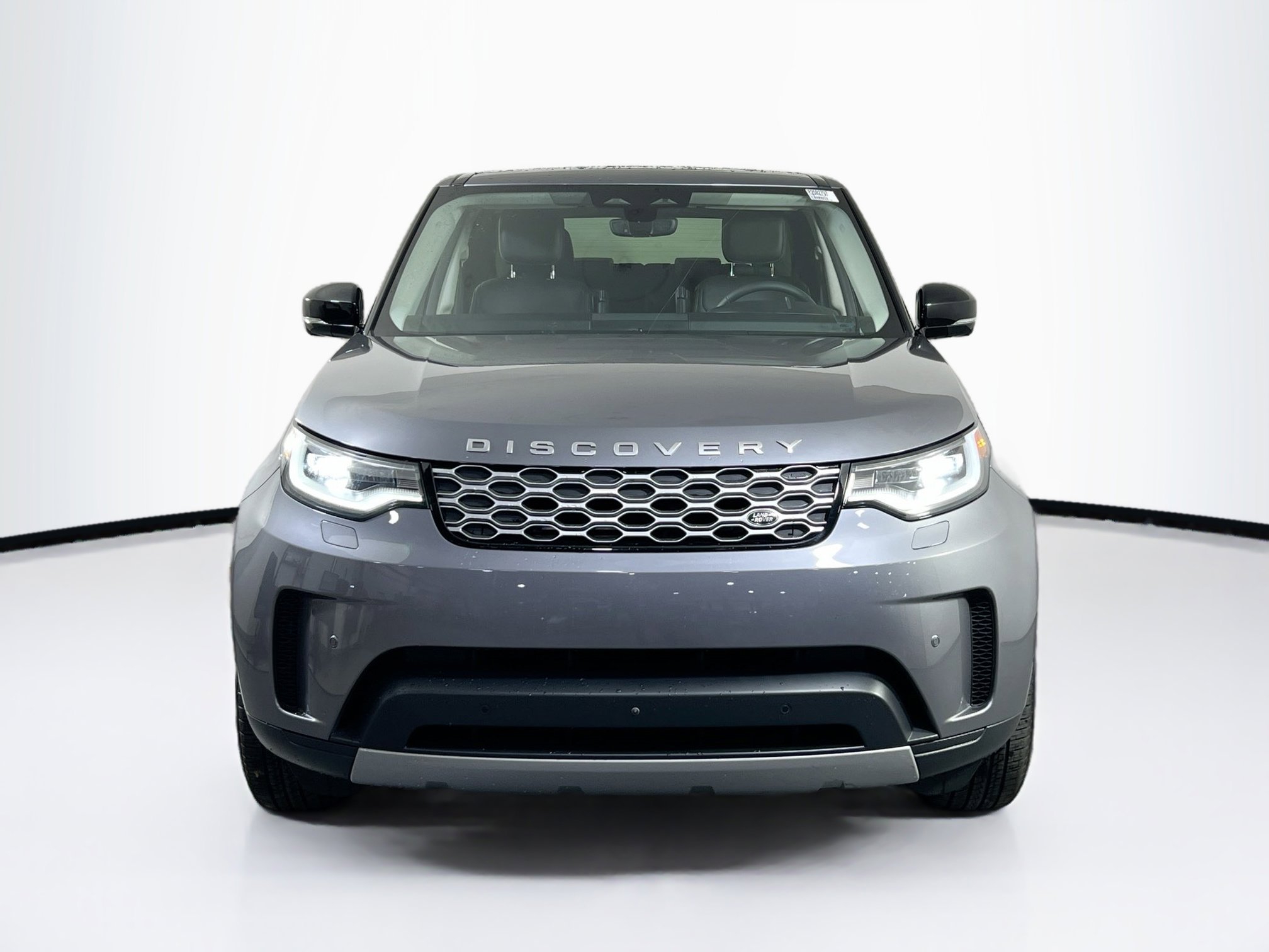 Used 2024 Land Rover Discovery S image 2