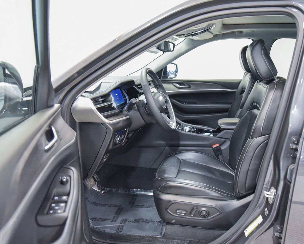 Used 2022 Jeep Grand Cherokee Limited 4xe image 3