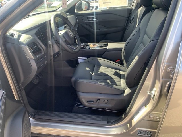 New 2026 Nissan Rogue Platinum image 11