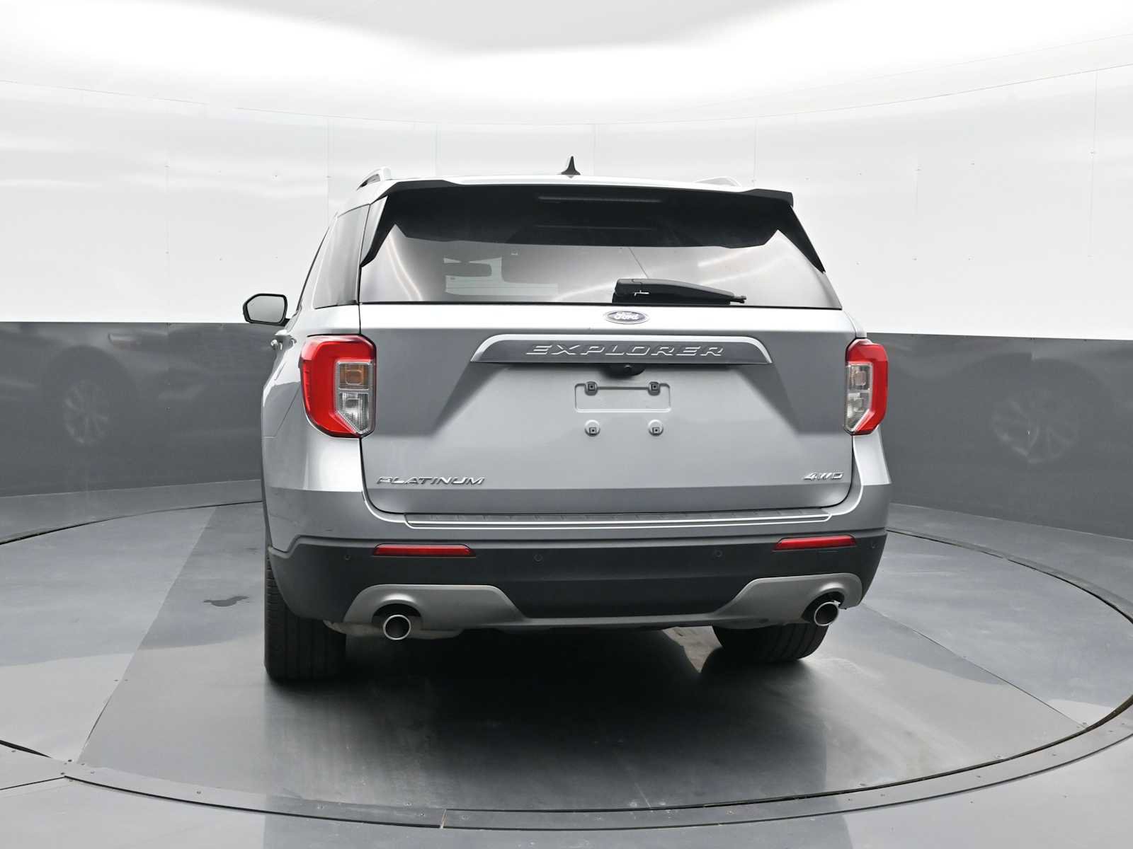 Used 2022 Ford Explorer Platinum w/ Technology Package image 4