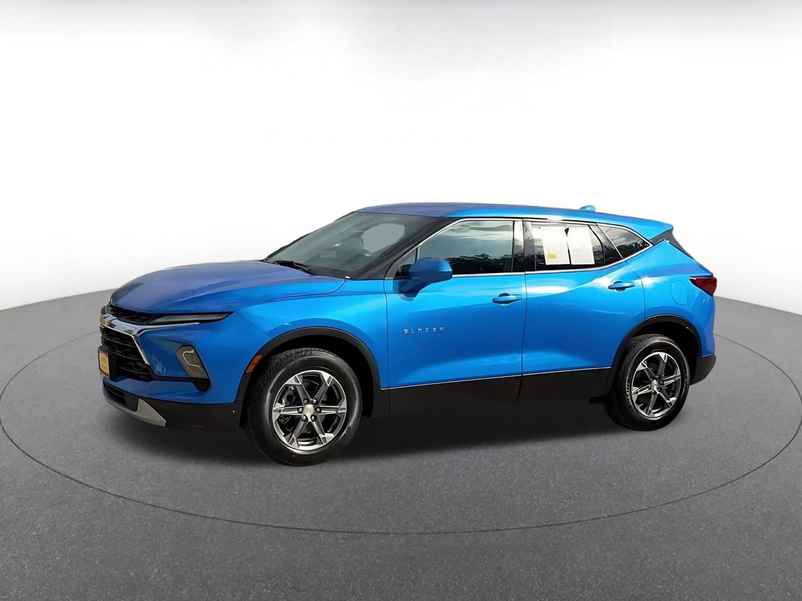 Used 2025 Chevrolet Blazer LT FWD image 8