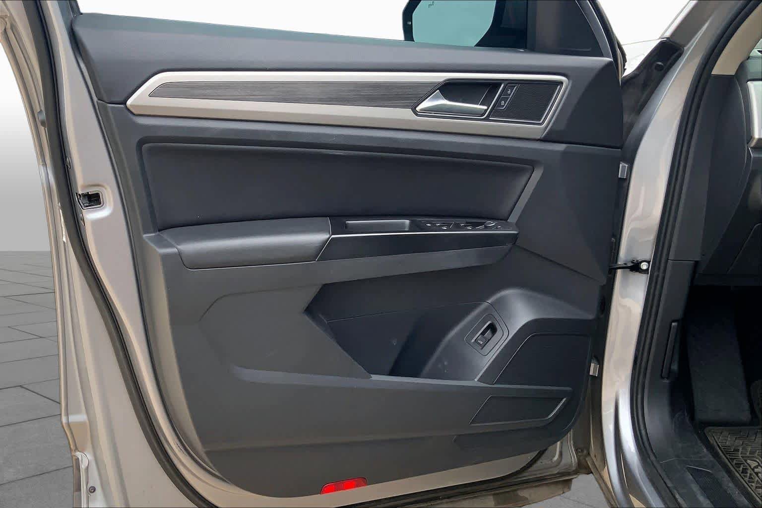 Used 2021 Volkswagen Atlas SEL FWD image 21