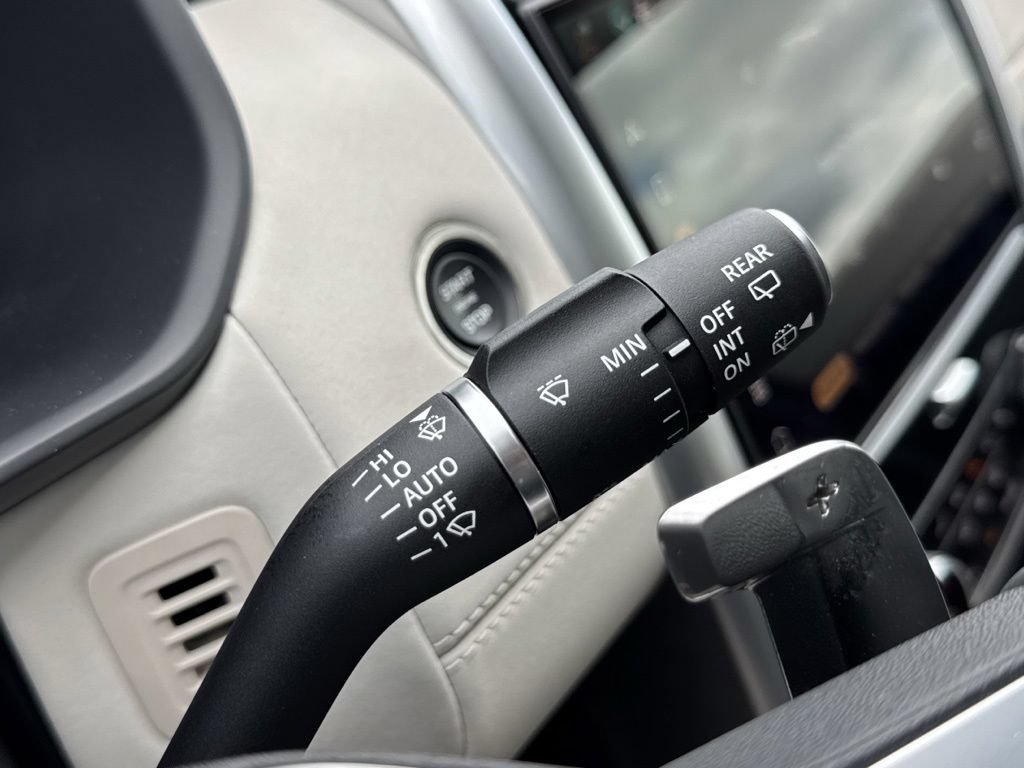 Used 2025 Land Rover Discovery S AWD/4WD image 18