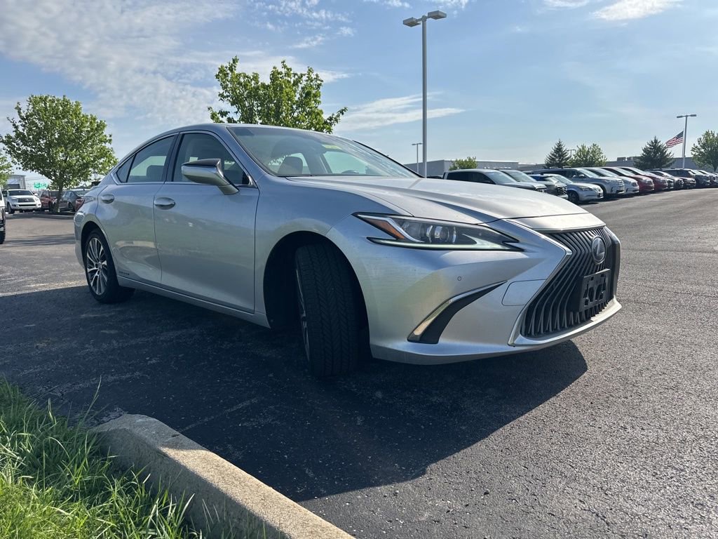 Used 2019 Lexus ES 300h w/ Premium Package FWD image 14
