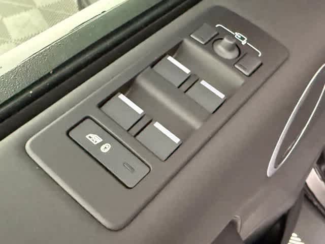 New 2026 Land Rover Discovery S AWD/4WD image 21