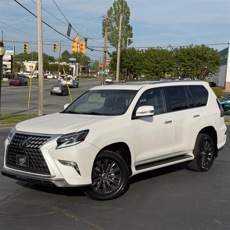 Used 2023 Lexus GX 460 Premium w/ Accessory Package AWD/4WD image 3