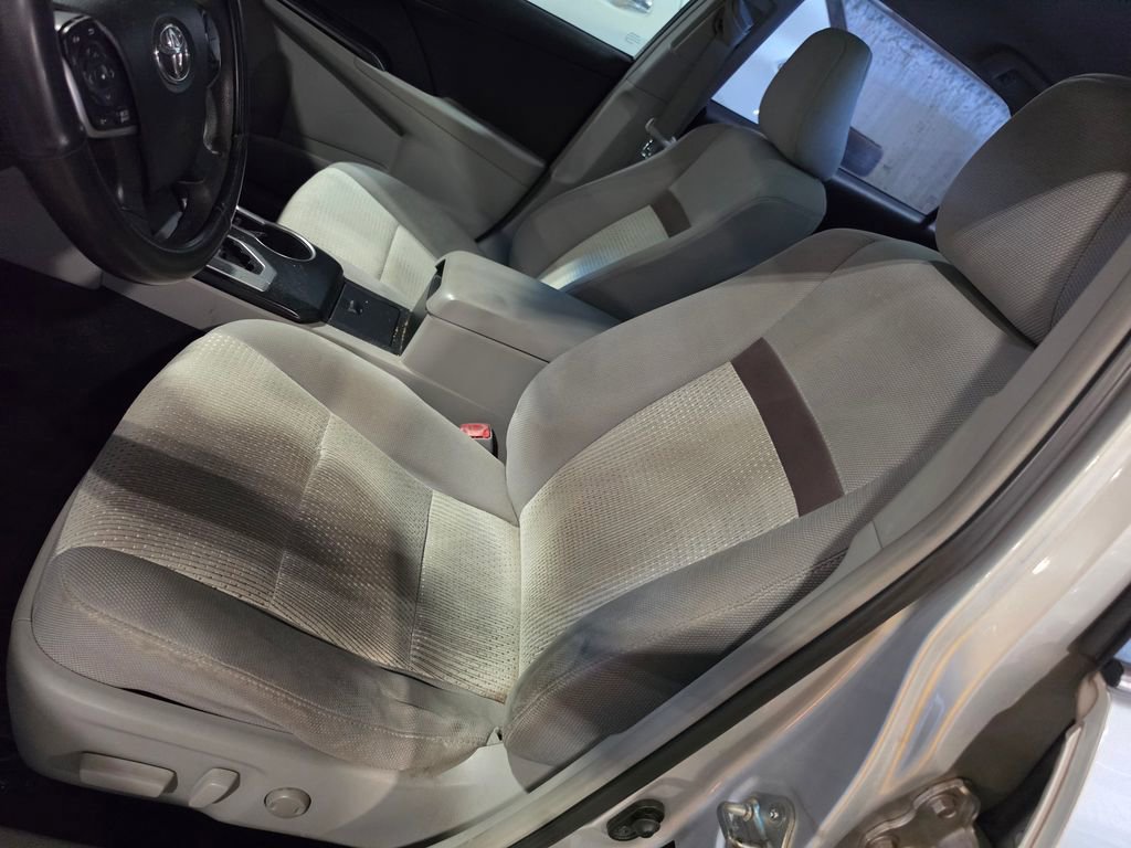 Used 2013 Toyota Camry LE FWD image 6