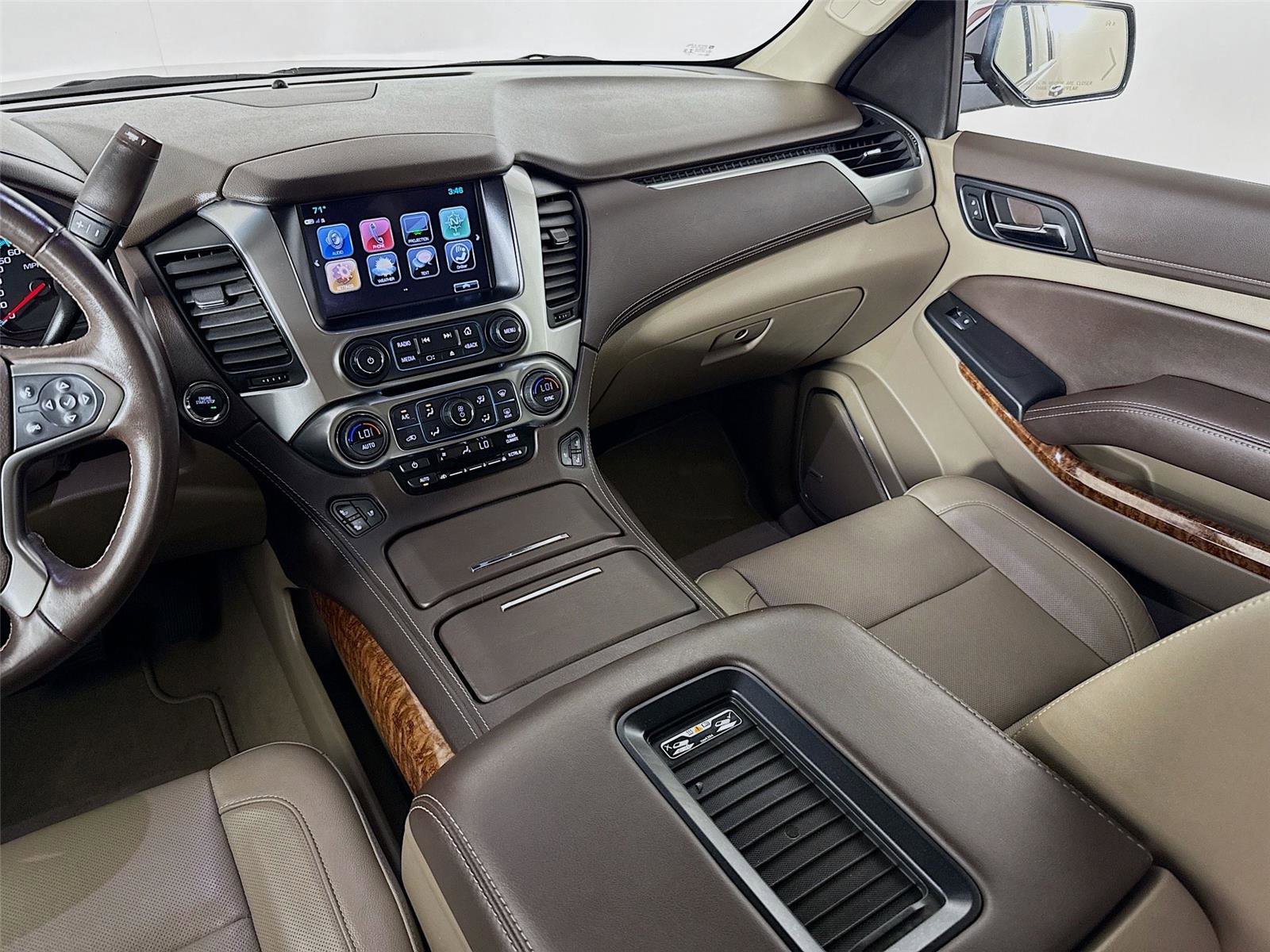 Used 2019 Chevrolet Suburban Premier AWD/4WD image 25