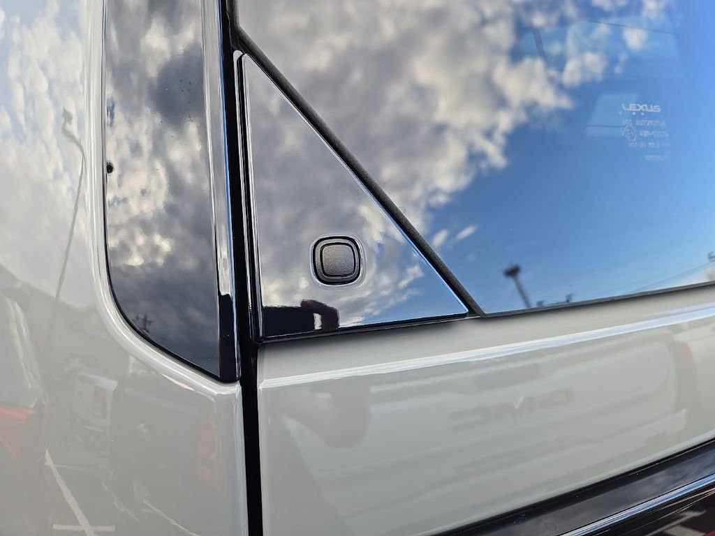 Used 2025 Lexus GX 550 w/ Accessory Package (2T) image 70