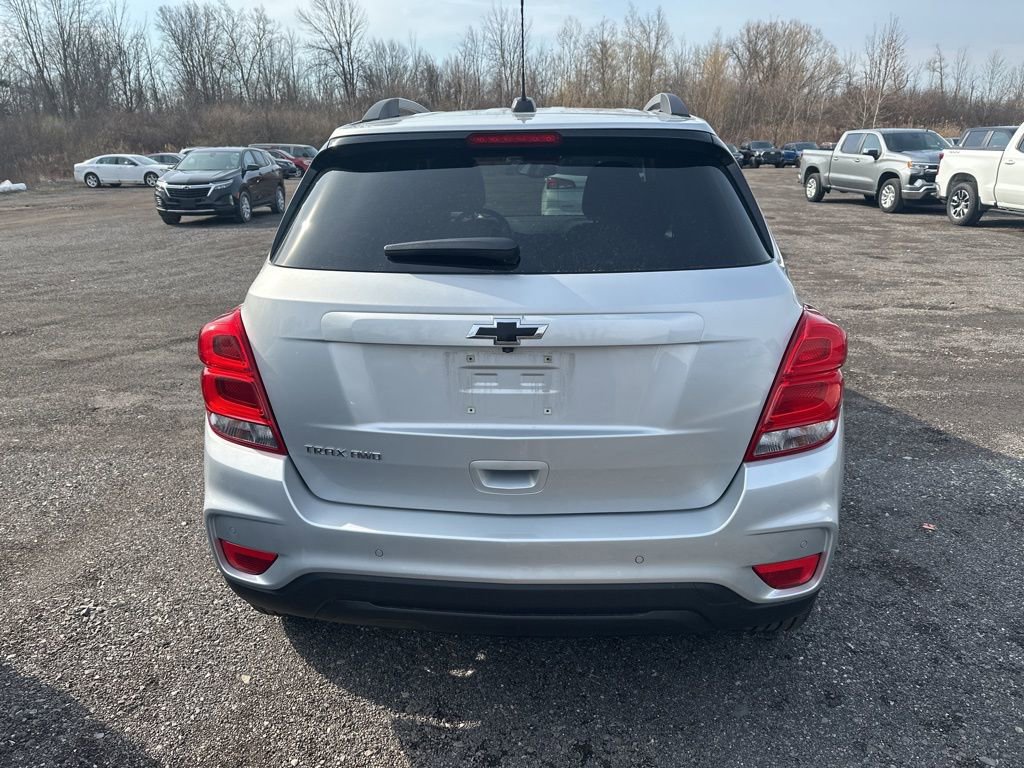 Used 2022 Chevrolet Trax LT w/ Driver Confidence Package image 3