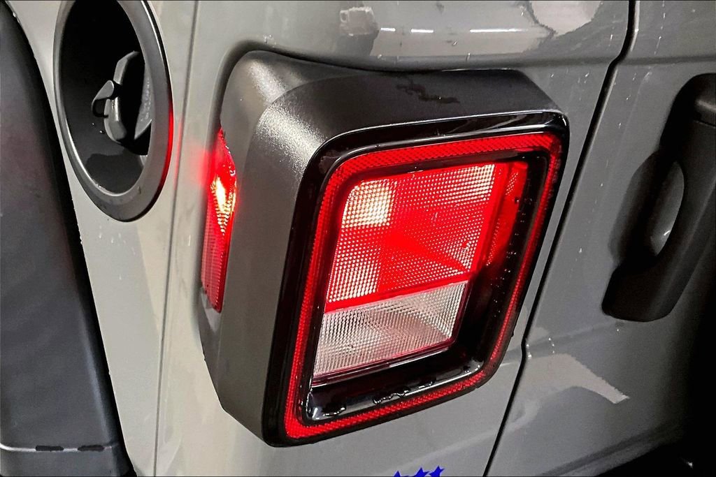 Used 2021 Jeep Wrangler Unlimited Sport image 27