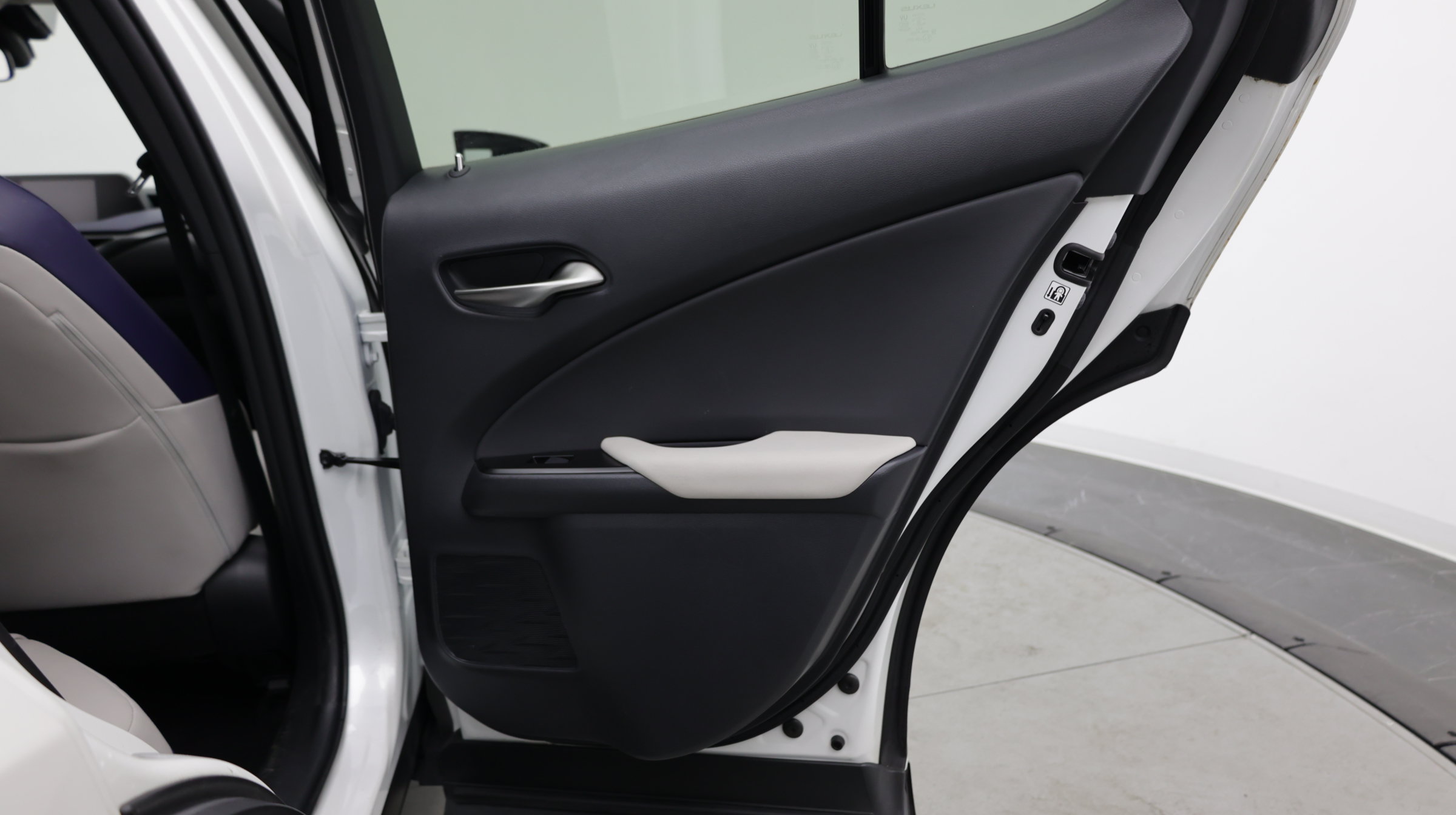 Used 2022 Lexus UX 200 w/ Accessory Package (Z1) FWD image 38