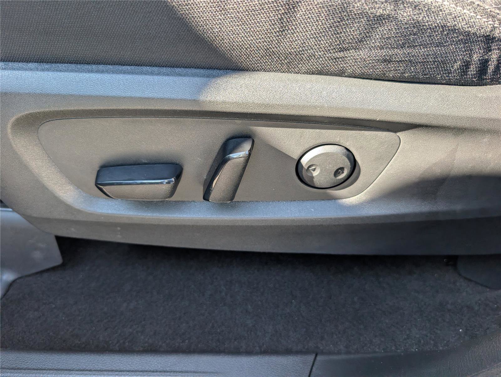 Used 2023 Nissan Pathfinder SV image 21