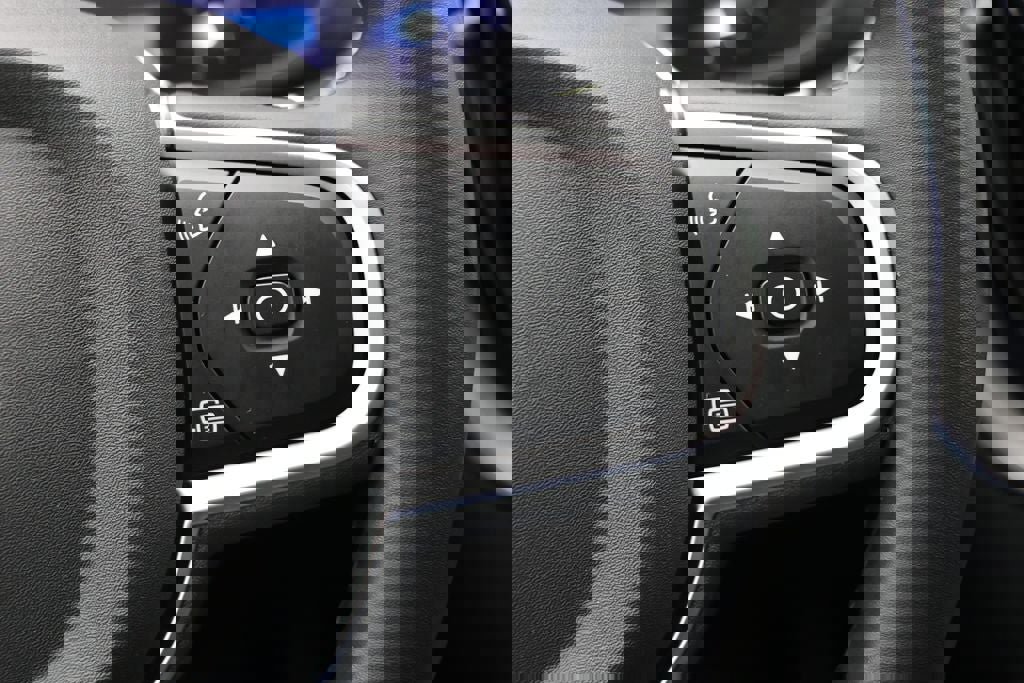 Used 2025 Volvo XC60 B5 Core image 23