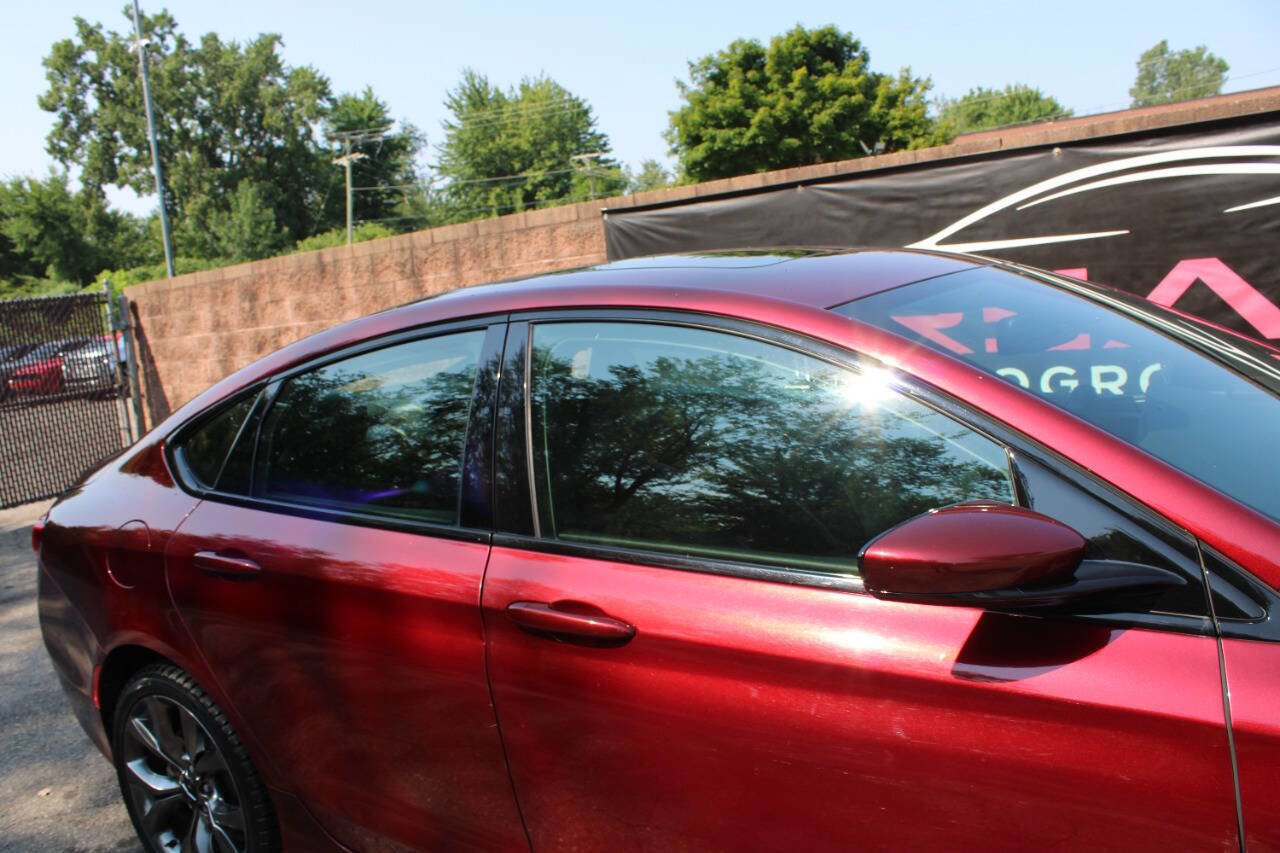 Used 2015 Chrysler 200 S w/ Comfort Group image 33