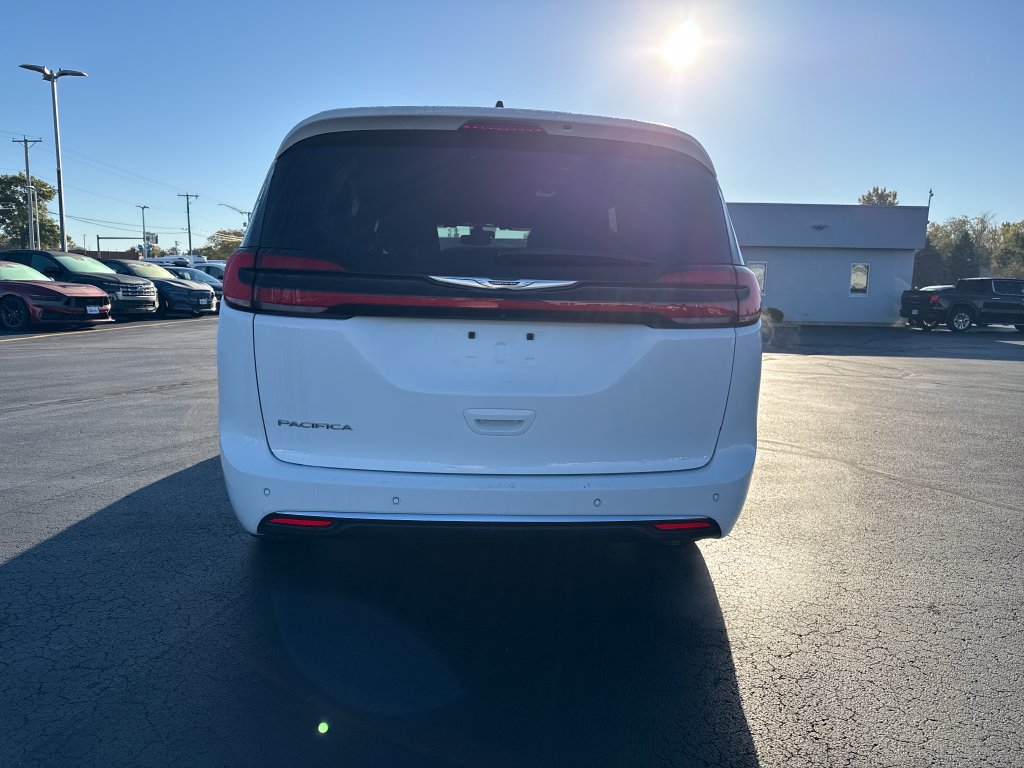 Used 2025 Chrysler Pacifica Select FWD image 7