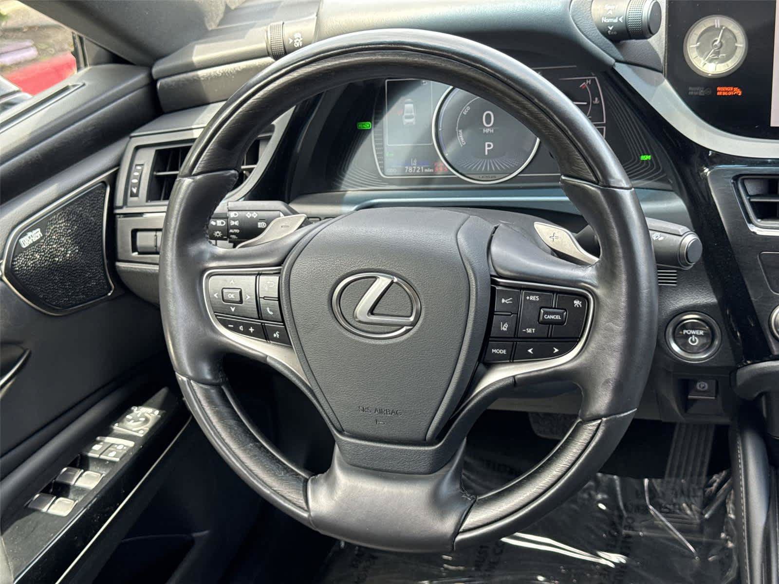 Used 2025 Lexus ES 300h w/ Luxury Package FWD image 16