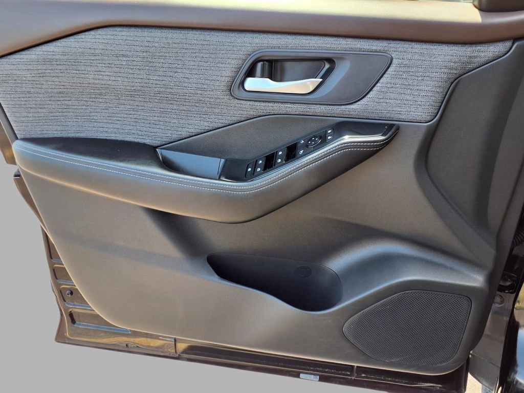 Certified 2023 Nissan Rogue SV AWD/4WD image 18