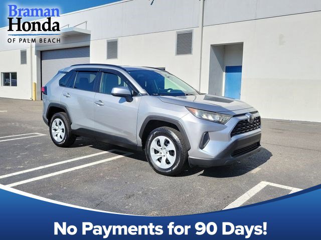 Used 2019 Toyota RAV4 LE FWD image 1