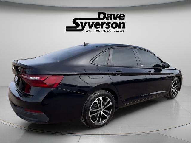 Used 2023 Volkswagen Jetta Sport image 5