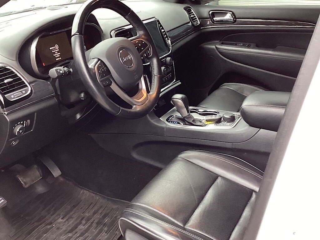 Used 2020 Jeep Grand Cherokee Overland AWD/4WD image 10