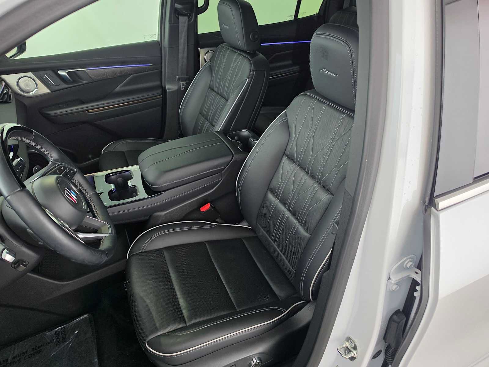 Used 2025 Buick Enclave Avenir w/ Super Cruise Package FWD image 23