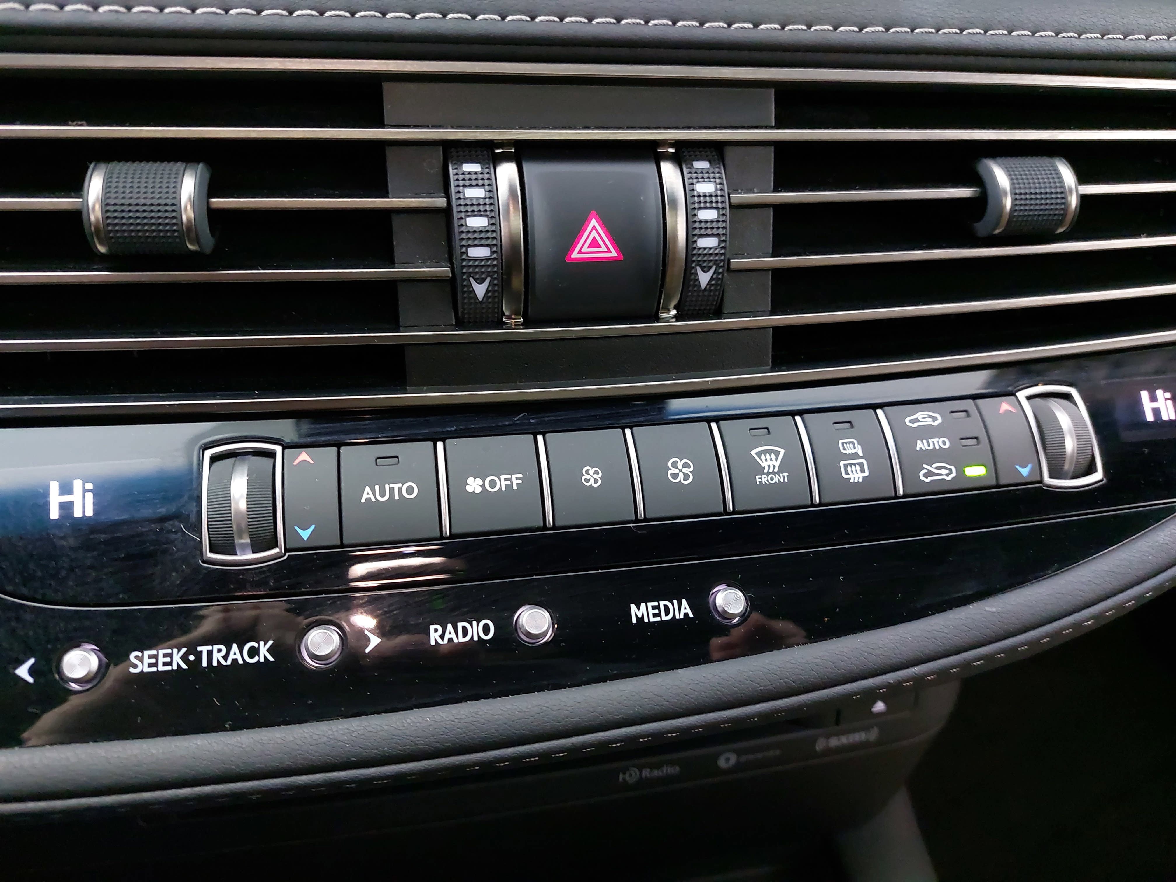 Used 2021 Lexus LS 500 w/ Accessory Package (Z2) image 23