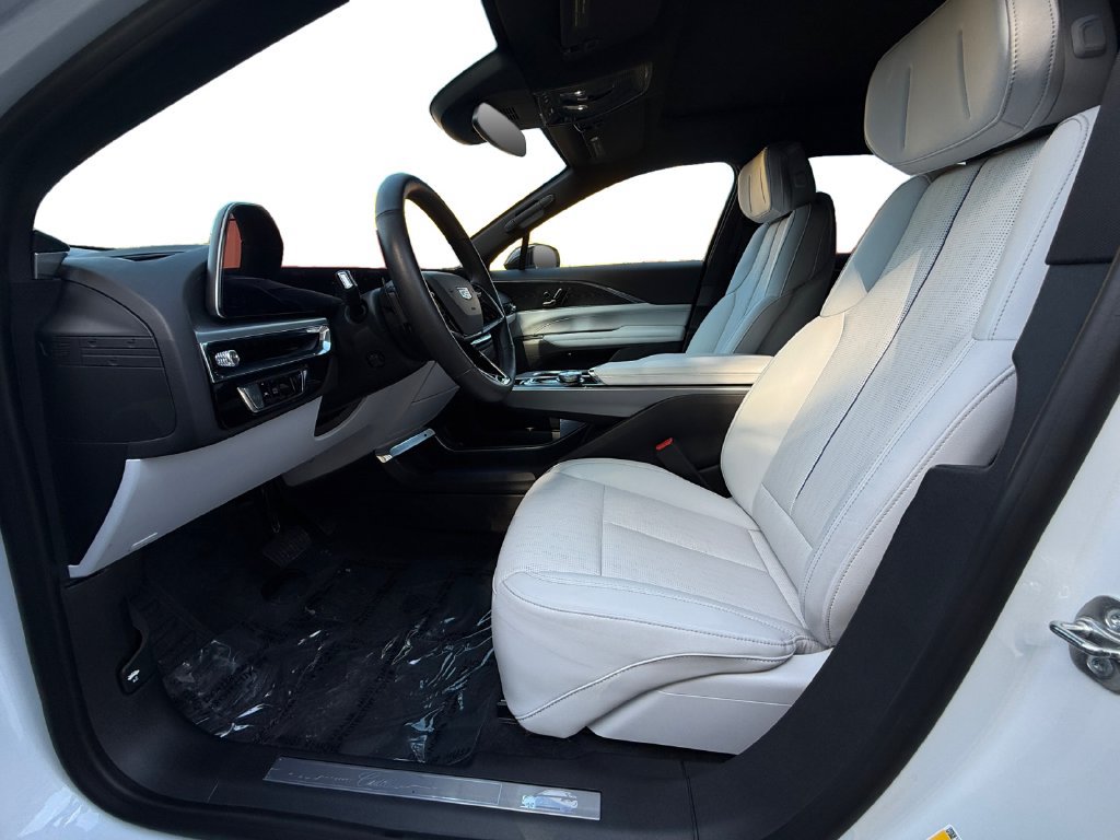 Used 2024 Cadillac Lyriq Luxury RWD image 9