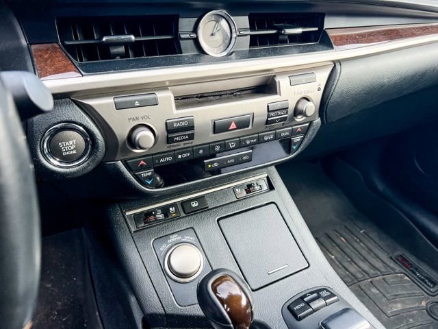 Used 2014 Lexus ES 350 w/ Luxury Package image 22