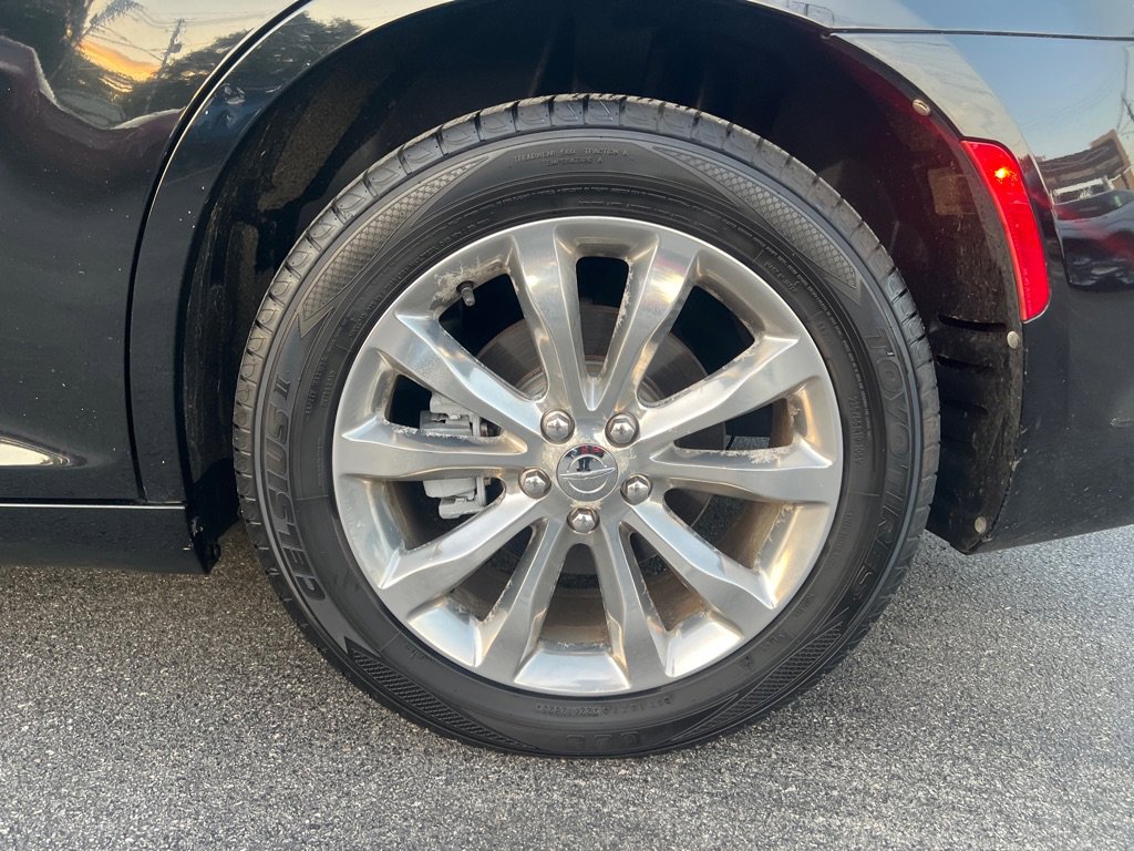 Used 2015 Chrysler 300 Limited w/ 300 Premium Group image 32