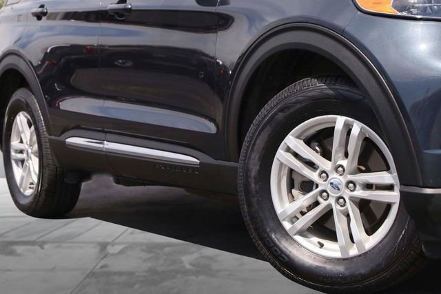 Certified 2024 Ford Explorer XLT w/ Equipment Group 202A AWD/4WD image 3
