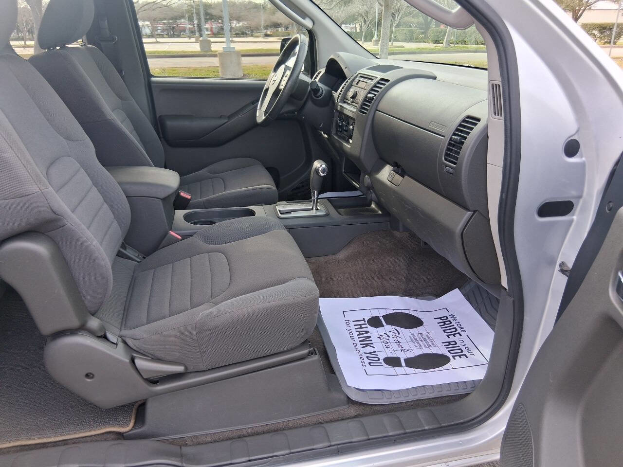 Used 2010 Nissan Frontier SE w/ Power Pkg image 11