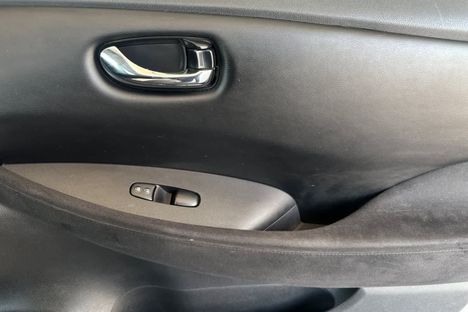 Used 2015 Nissan Leaf S w/ Charge Package FWD image 18