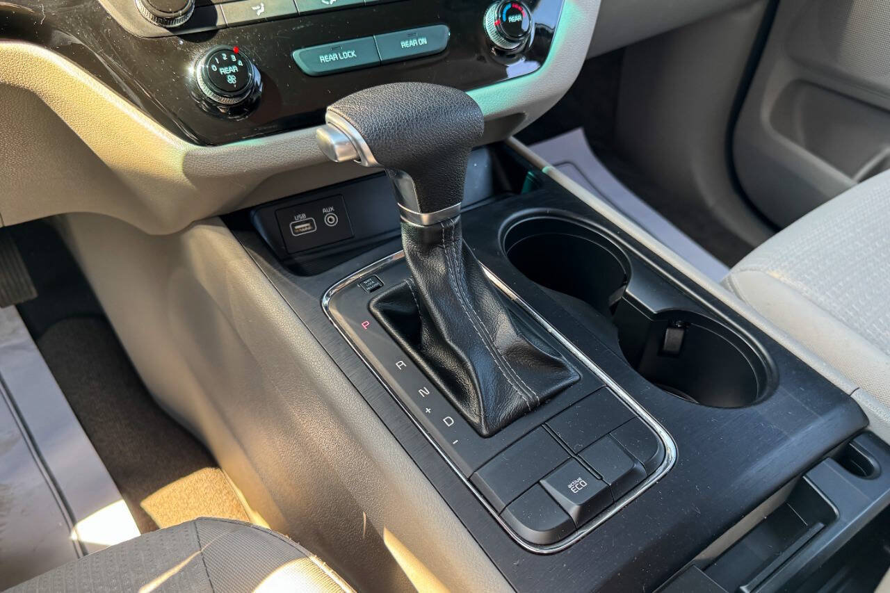 Used 2018 Kia Sedona L FWD image 29
