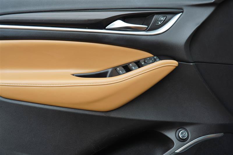 Used 2020 Buick Enclave Essence FWD image 38