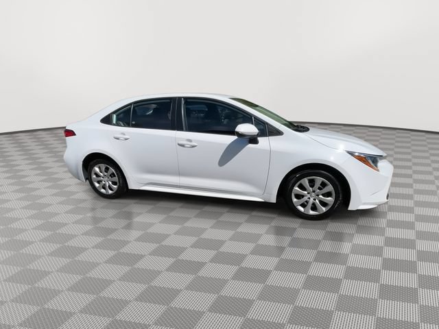 Used 2024 Toyota Corolla LE FWD image 9