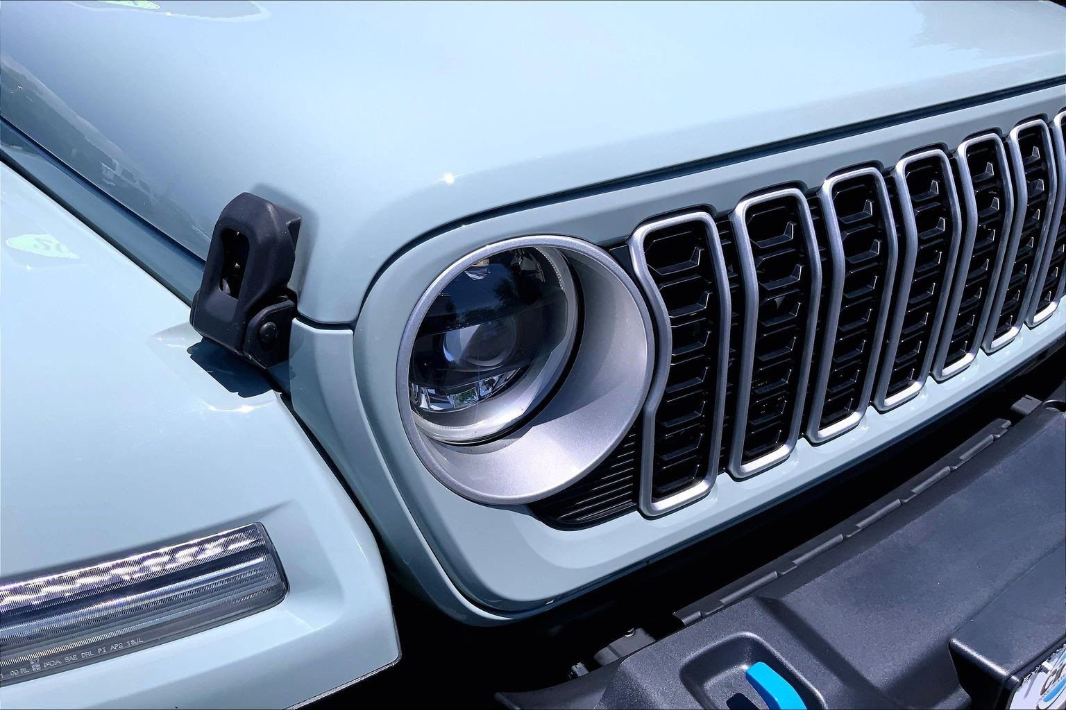 Used 2024 Jeep Wrangler Unlimited Sahara AWD/4WD image 22