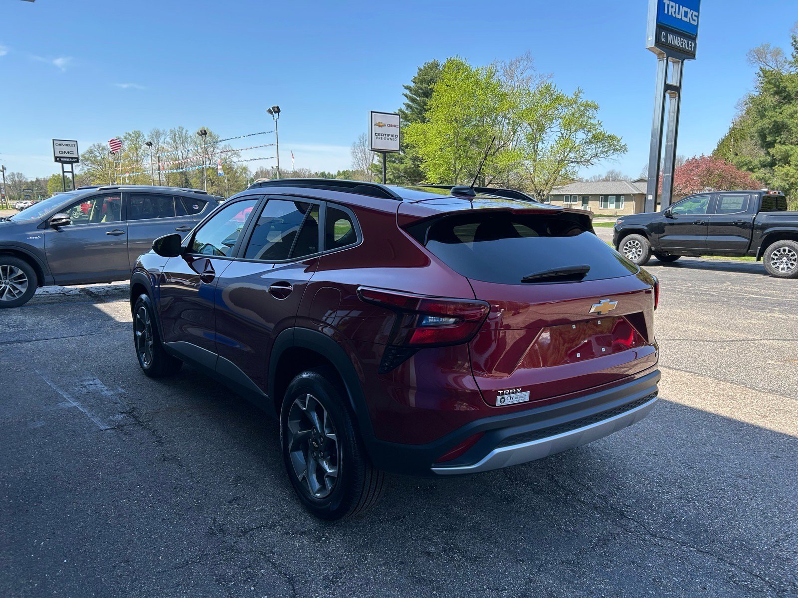 Used 2025 Chevrolet Trax LT w/ LT Convenience Package FWD image 2