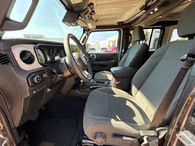 Used 2025 Jeep Wrangler Unlimited Sahara AWD/4WD image 10